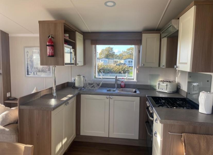 Caravan Church Farm Holiday Village Pagham Exteriér fotografie